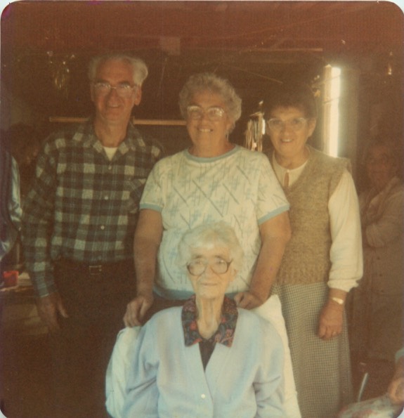 PHOTO Glady Mort, Jean, Alice and Keith