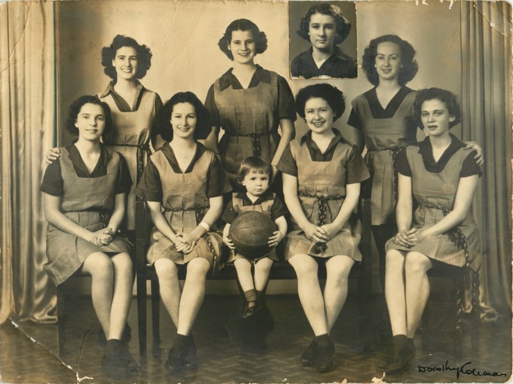 PHOTO Granny Jean Netball photo