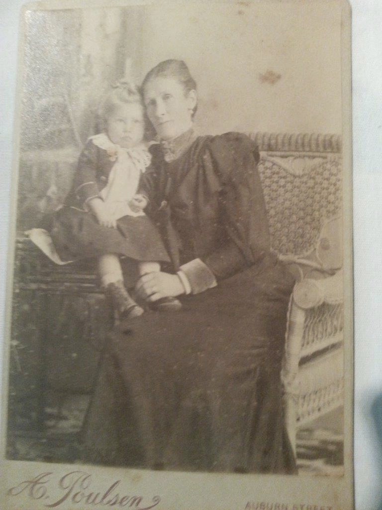 PHOTO Phoebe wiith Elizabeth Alice abt 1884